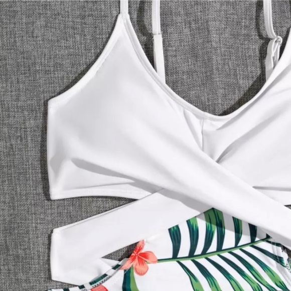 Tropical Bird Of Paradise Print Wrap Back Tie Monokini White Women’s Sizes NWT - Picture 4 of 5